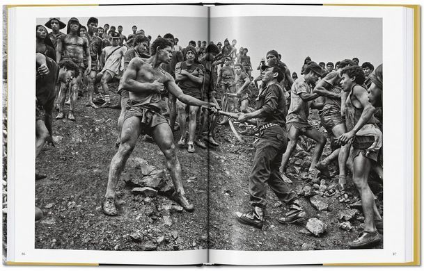 Sebasti&atilde;o Salgado Gold: Serra Pelada Gold Mine / Goldmine Serra Pelada / Mine d'or Serra Pelada
